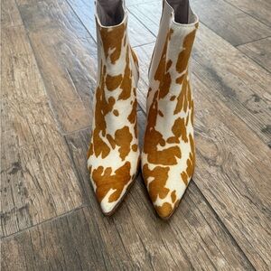 42 Gold Cow Print Ankle Boots
